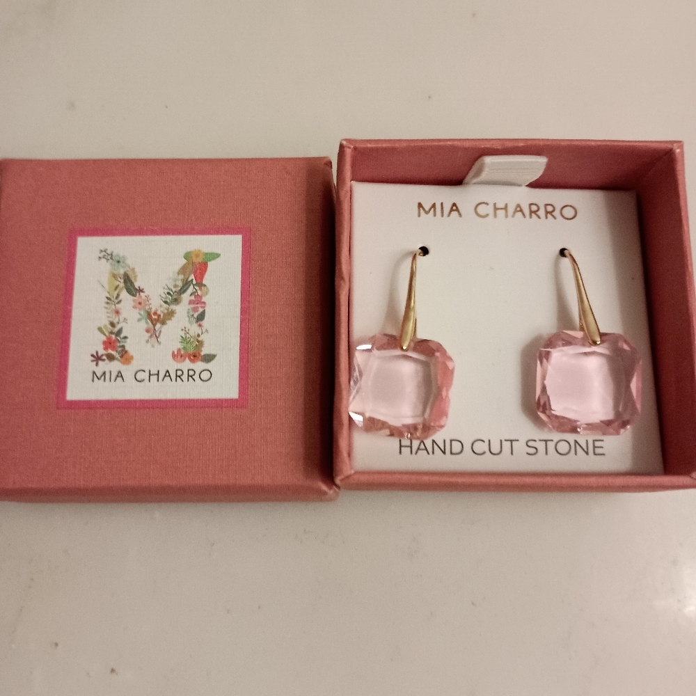 Pink hand 🌷cut earrings - Picture 2 of 2